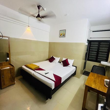 Priya Lodge Кожикоде Экстерьер фото