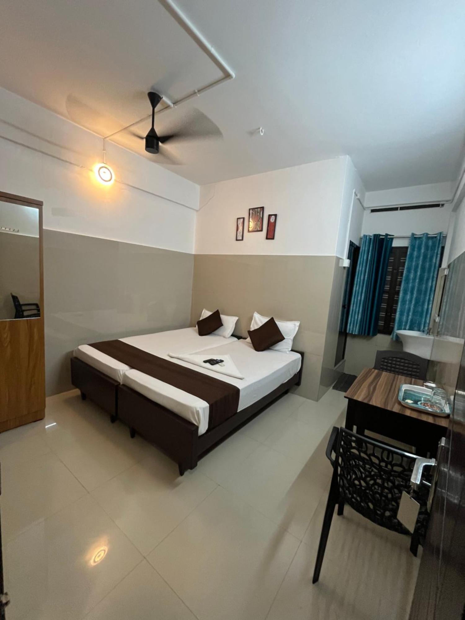 Priya Lodge Кожикоде Экстерьер фото