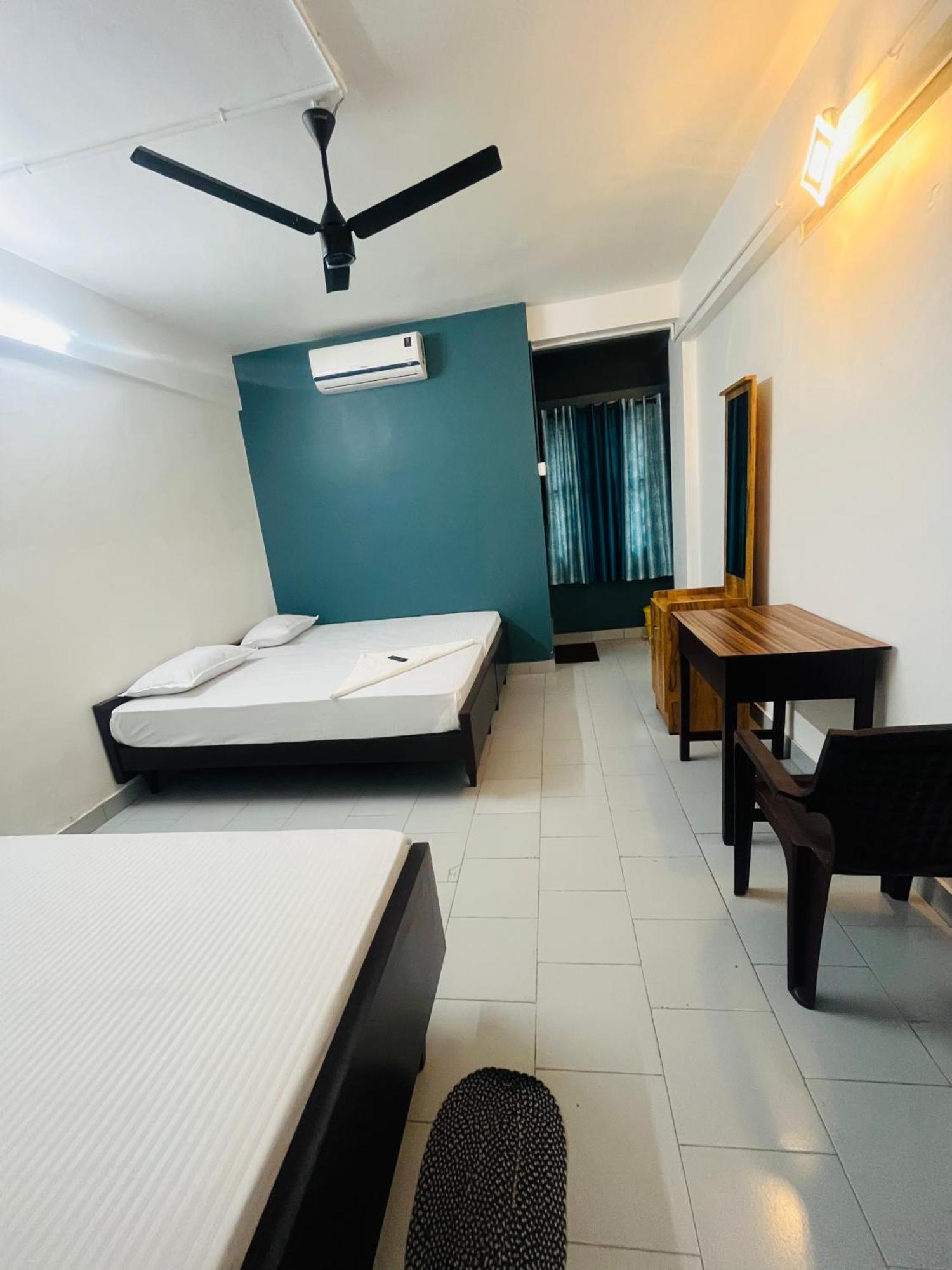 Priya Lodge Кожикоде Экстерьер фото