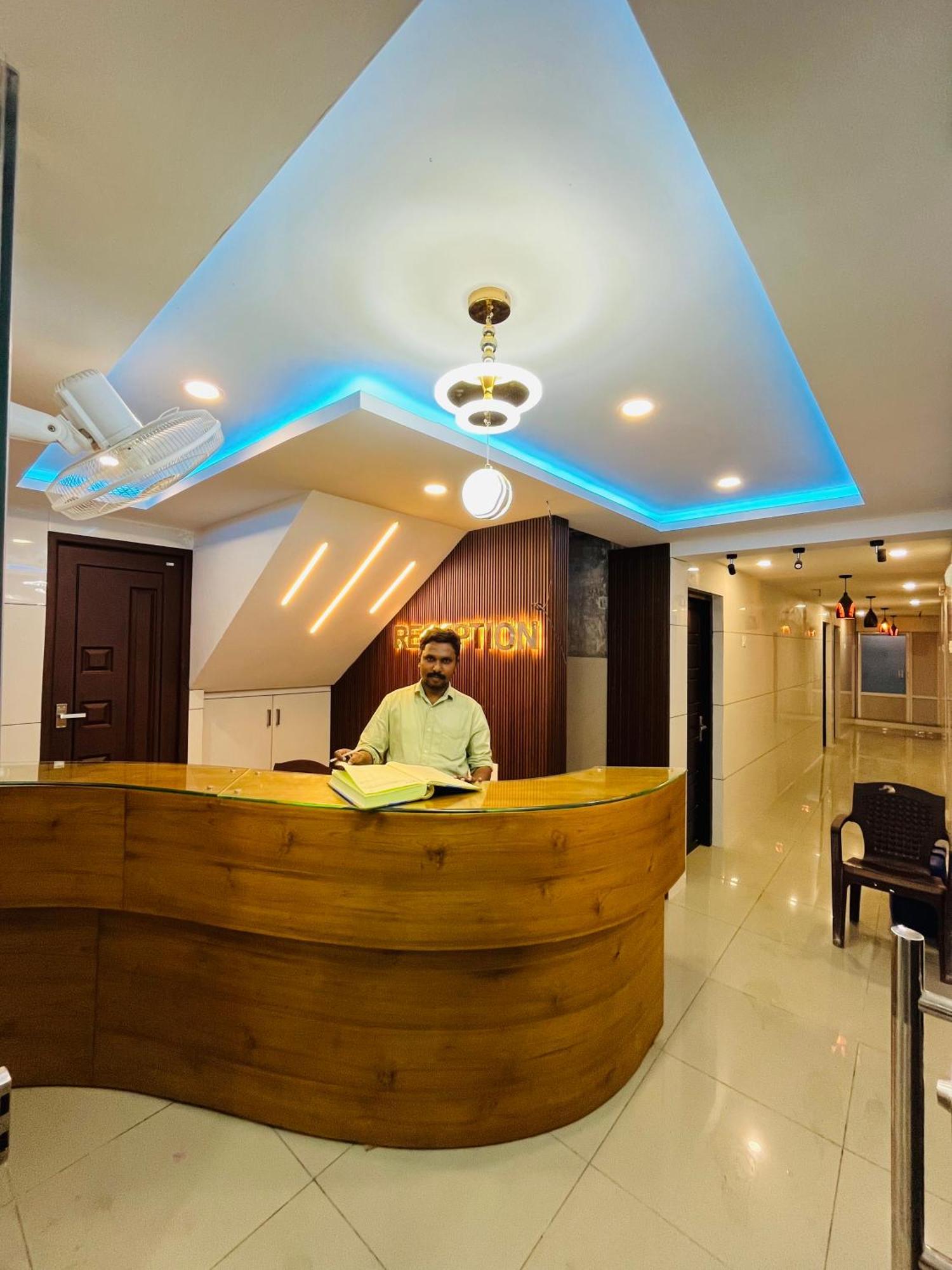 Priya Lodge Кожикоде Экстерьер фото