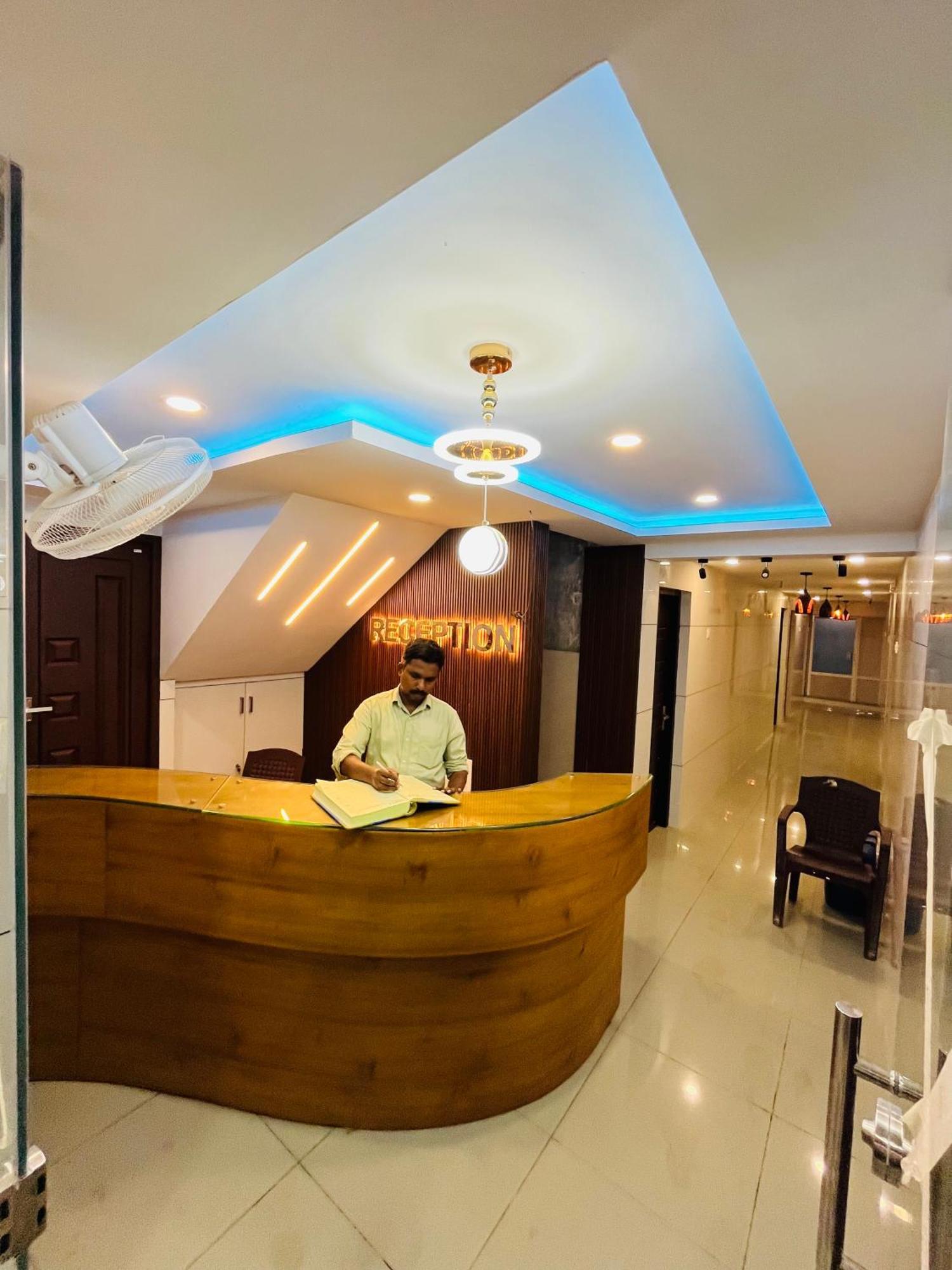 Priya Lodge Кожикоде Экстерьер фото
