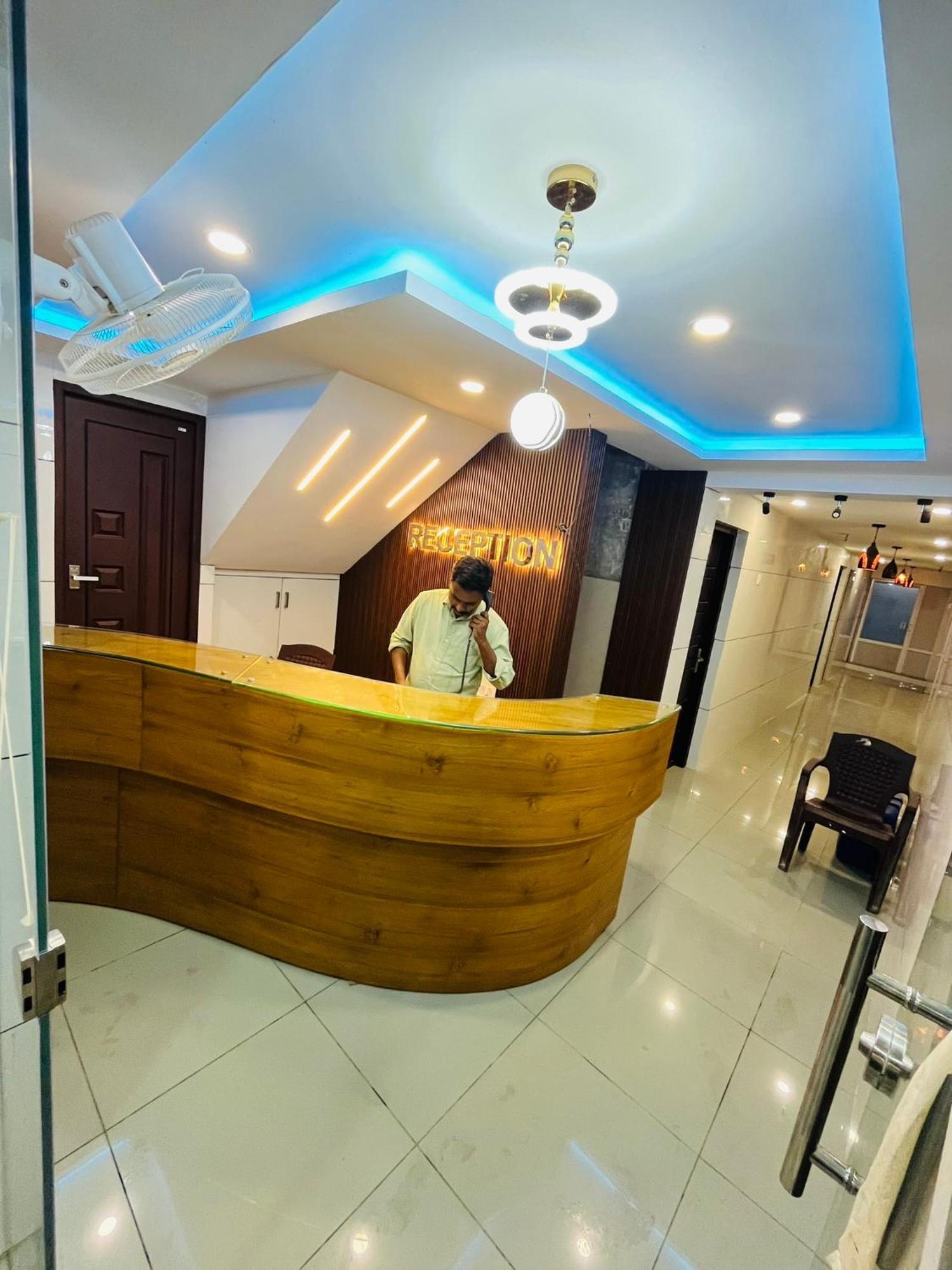 Priya Lodge Кожикоде Экстерьер фото